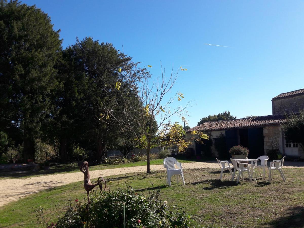 Le Logis Du Plessis Bed & Breakfast Chaniers Екстериор снимка