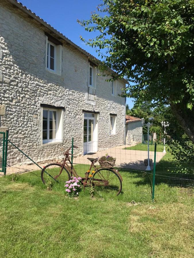 Le Logis Du Plessis Bed & Breakfast Chaniers Екстериор снимка
